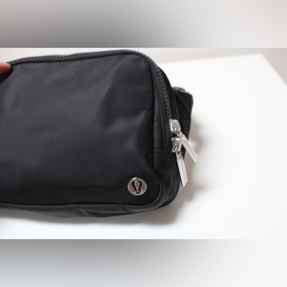 NWOT Lululemon 2L everywhere belt bag - Picture 5 of 11